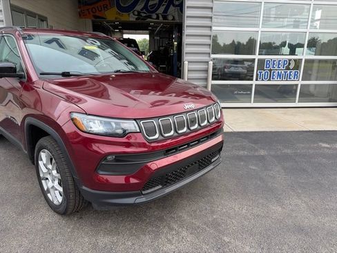 Used 2022 Jeep Compass Latitude AWD/4WD image 5