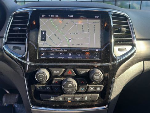 Used 2020 Jeep Grand Cherokee Altitude AWD/4WD image 16
