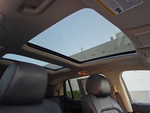 Used 2019 Lincoln MKT AWD image 32