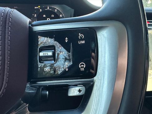 Used 2025 Land Rover Range Rover SE image 14