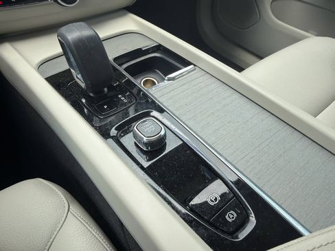 Used 2024 Volvo XC60 B5 Plus w/ Protection Package Premier AWD/4WD image 64