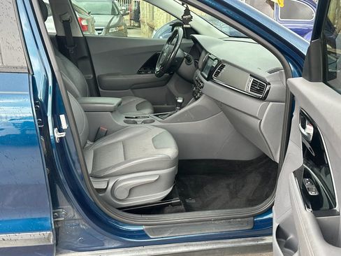 Used 2017 Kia Niro EX FWD image 14