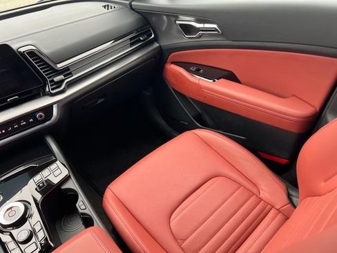 Certified 2025 Kia Sportage SX Prestige image 15