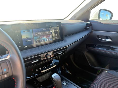 Used 2025 Nissan Kicks SR image 12