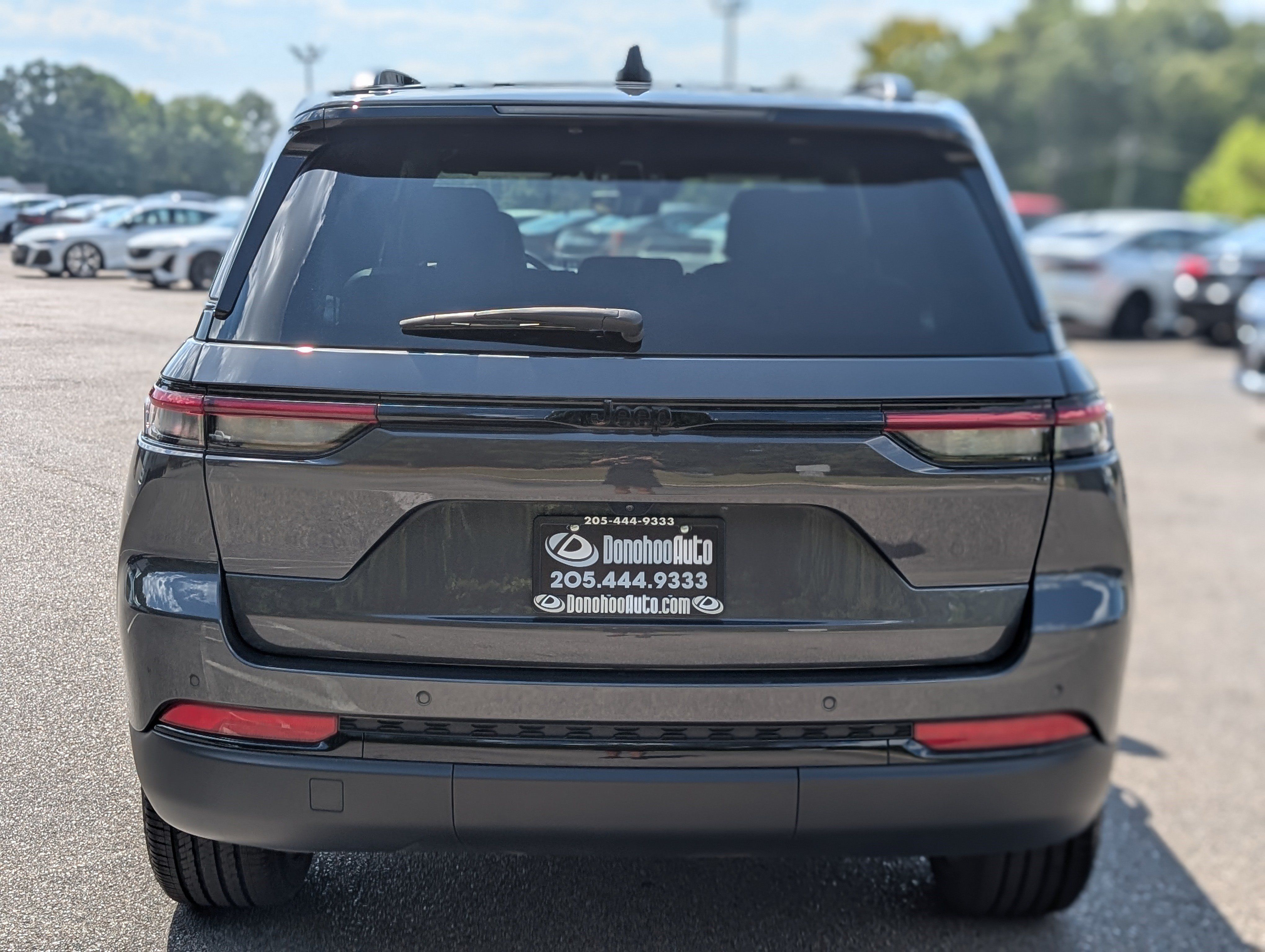 Used 2024 Jeep Grand Cherokee Altitude RWD image 8