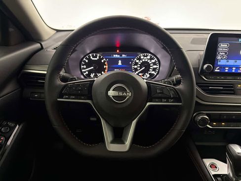 Certified 2025 Nissan Altima 2.5 SR FWD image 17