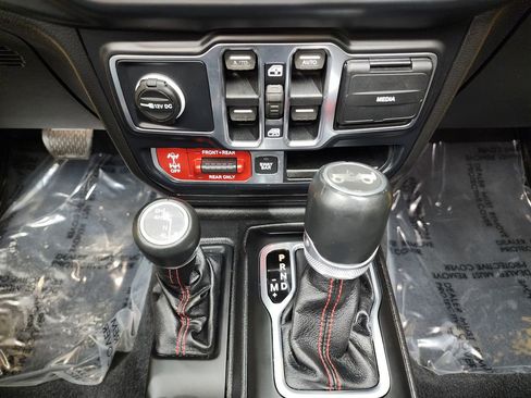 Used 2019 Jeep Wrangler Unlimited Rubicon AWD/4WD image 23
