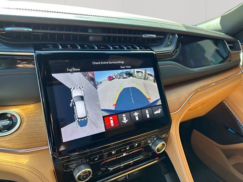 Used 2024 Jeep Grand Cherokee Summit image 39