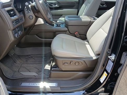 Used 2024 Chevrolet Tahoe Z71 w/ Luxury Package AWD/4WD image 38