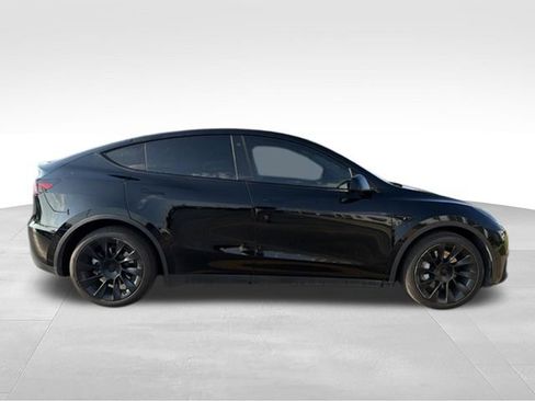Used 2023 Tesla Model Y Long Range AWD/4WD image 3