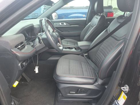 Used 2025 Ford Explorer ST-Line w/ ST-Line Street Pack image 2