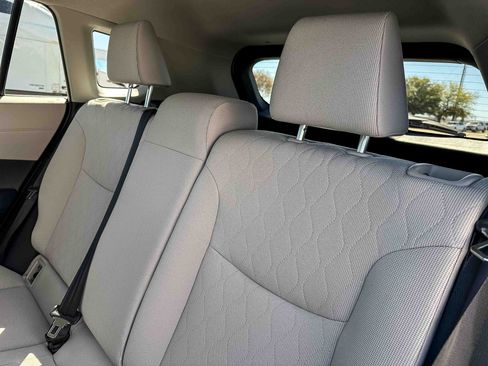 Used 2026 Toyota Corolla Cross LE image 19