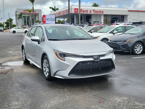 Used 2021 Toyota Corolla LE FWD image 2