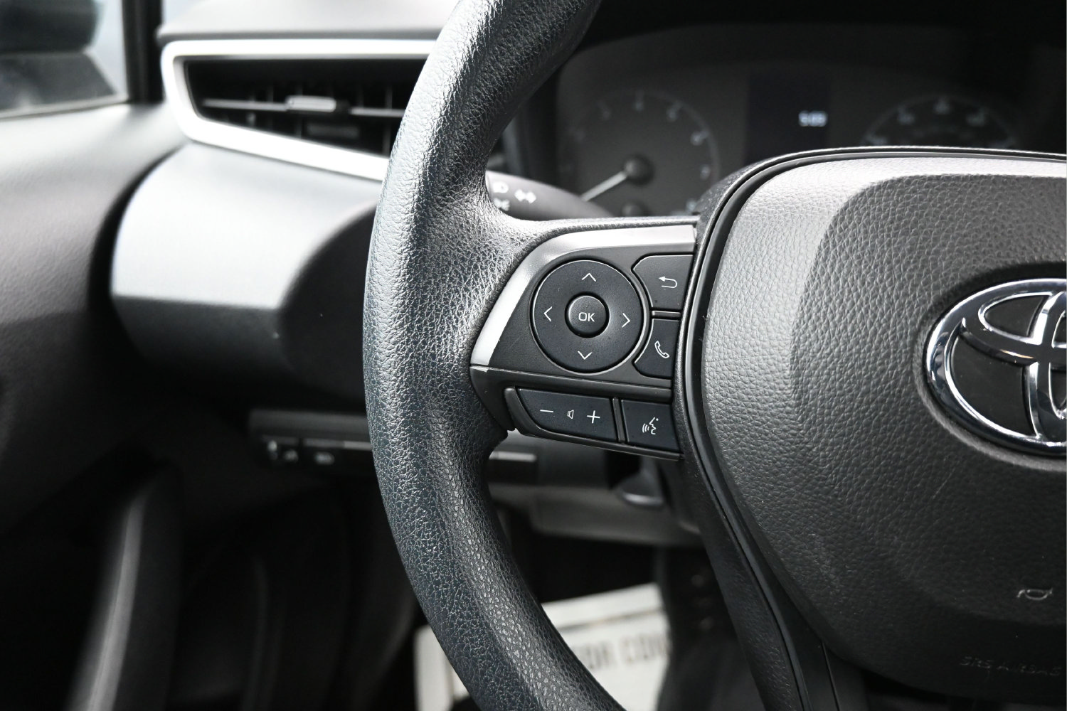 Used 2024 Toyota Corolla LE FWD image 16