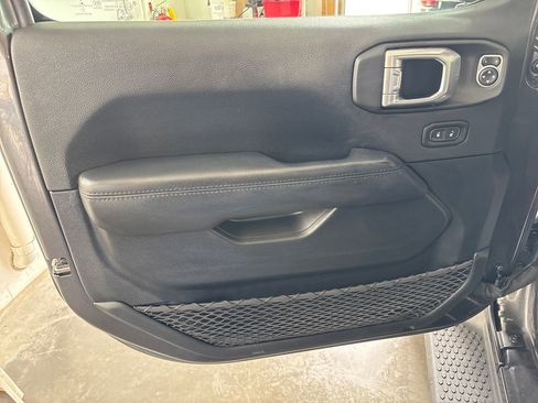 Used 2022 Jeep Wrangler Unlimited Sahara AWD/4WD image 15