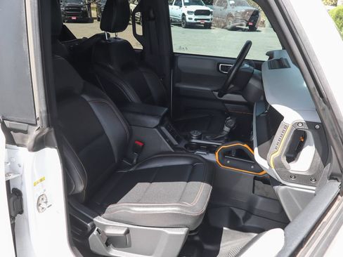 Used 2023 Ford Bronco Badlands w/ Sasquatch Package AWD/4WD image 46
