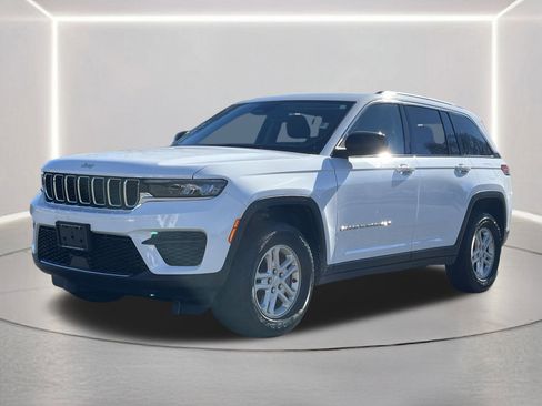 Used 2023 Jeep Grand Cherokee Laredo image 18
