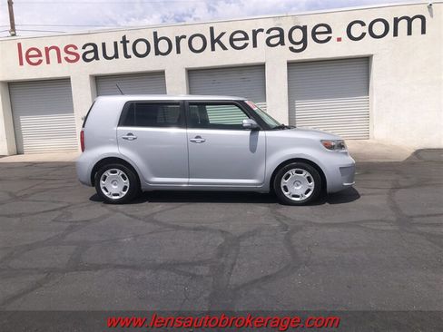 Used 2010 Scion xB FWD image 1