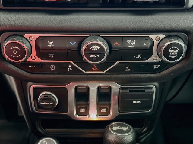 Used 2025 Jeep Wrangler Sport AWD/4WD image 15