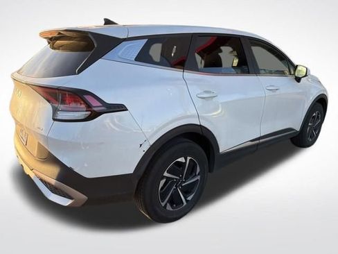 Used 2023 Kia Sportage LX image 3