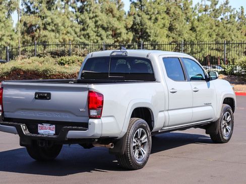 Used 2018 Toyota Tacoma TRD Sport w/ Technology Package RWD image 7