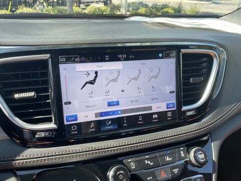 New 2026 Chrysler Pacifica Pinnacle image 24