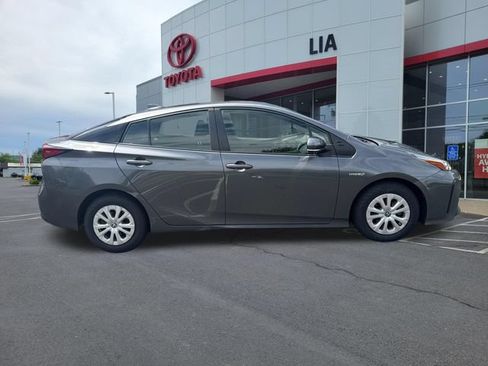 Used 2022 Toyota Prius LE FWD image 2