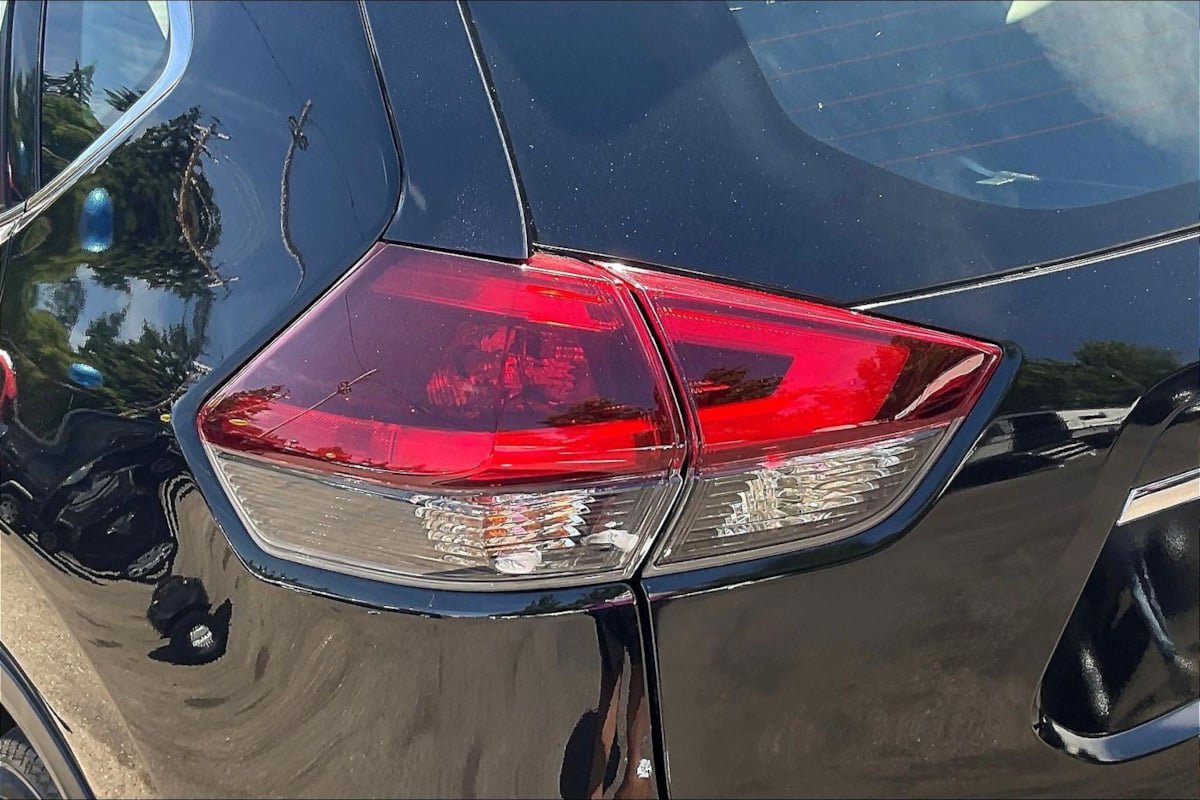 Used 2020 Nissan Rogue S FWD image 22