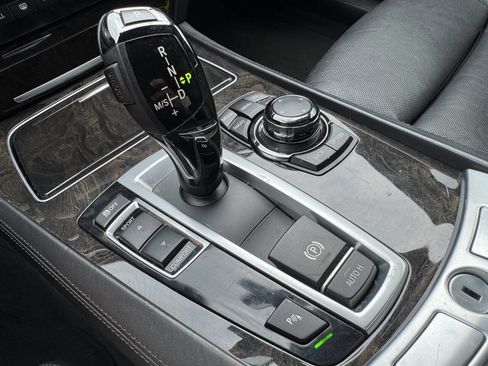 Used 2013 BMW 750Li RWD image 16