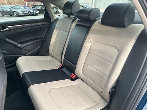 Used 2020 Volkswagen Passat 2.0T R-Line image 25