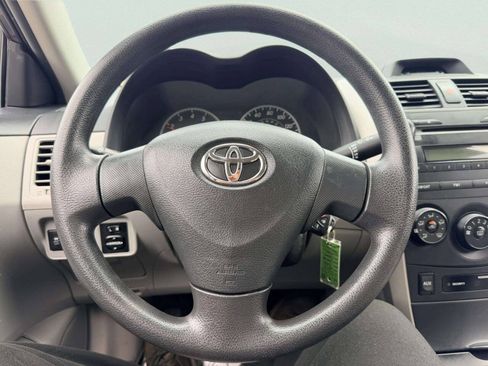 Used 2013 Toyota Corolla L FWD image 28