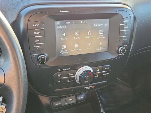 Used 2019 Kia Soul + image 8