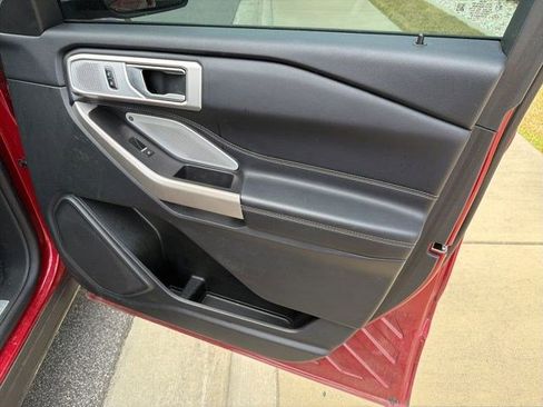 Used 2023 Ford Explorer Limited w/ Limited Technology Package image 24