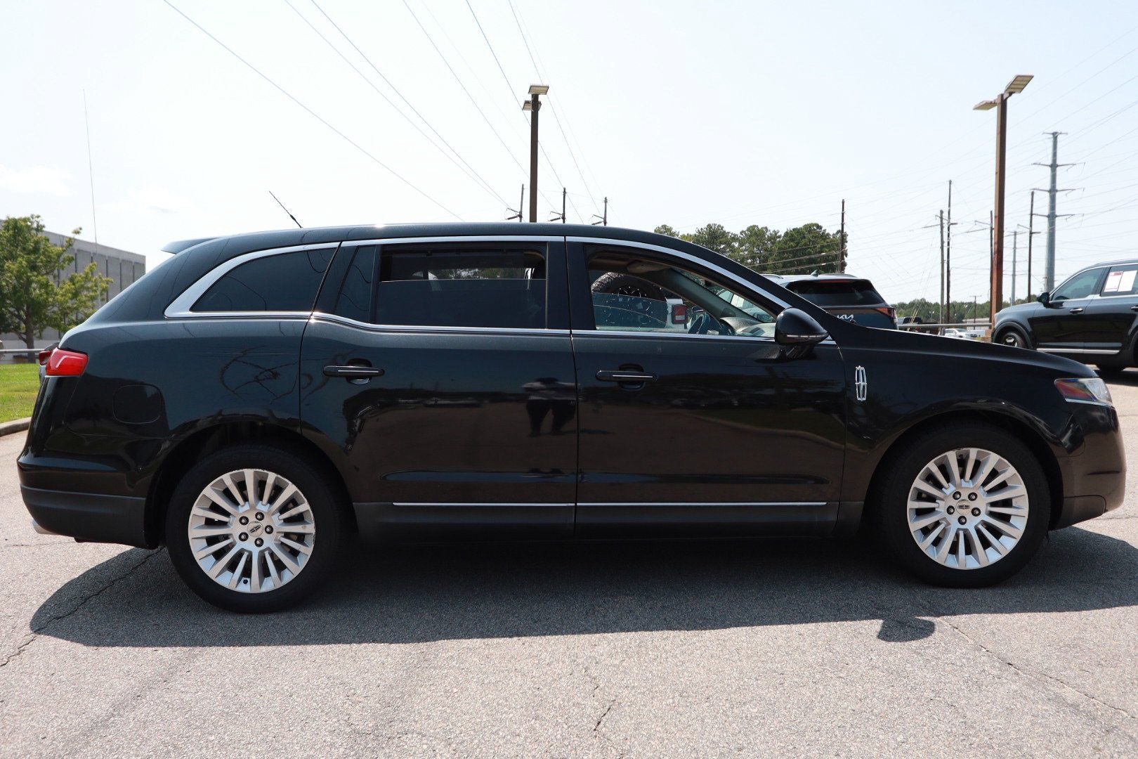 Used 2012 Lincoln MKT FWD image 6