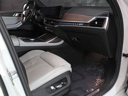 Used 2023 BMW X7 xDrive40i w/ Premium Package AWD/4WD image 54