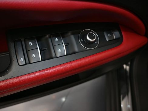 Used 2019 Alfa Romeo Stelvio w/ Nero Edizione image 12