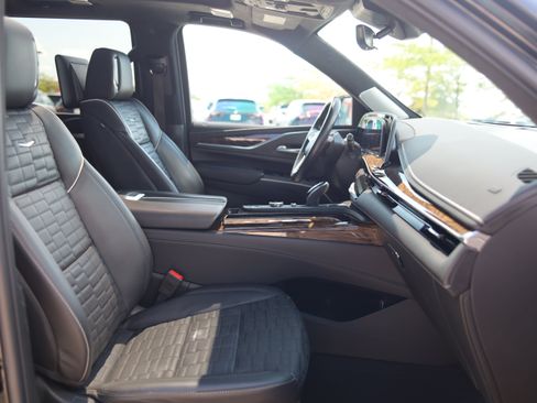 Used 2024 Cadillac Escalade Sport Platinum w/ LPO, ONYX Package AWD/4WD image 46
