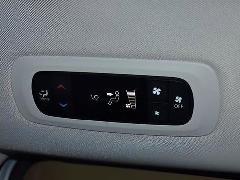 Used 2023 Chrysler Voyager LX FWD image 24