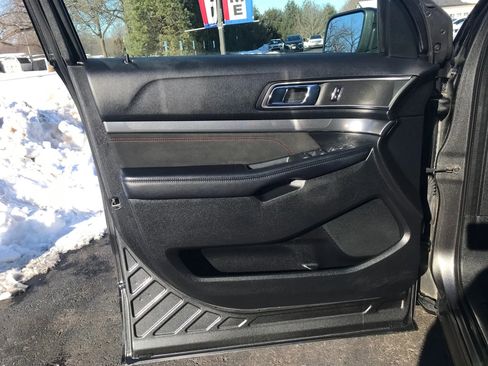 Used 2018 Ford Explorer XLT w/ Equipment Group 202A image 12