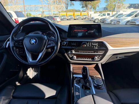 Used 2019 BMW 530e w/ Premium Package RWD image 15