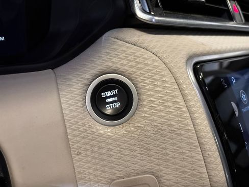 Used 2021 Land Rover Range Rover Velar R-Dynamic S image 32