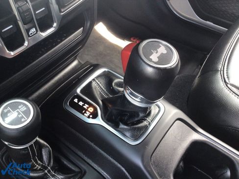 Used 2022 Jeep Wrangler Unlimited Sahara w/ Cold Weather Group image 29