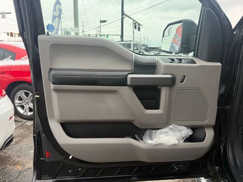 Used 2017 Ford F150 XLT w/ Equipment Group 302A Luxury image 10