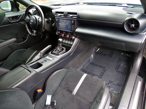 Used 2023 Toyota GR86 Premium w/ ALL Weather Mat Package (TMS) RWD image 29