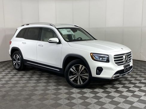 Used 2025 Mercedes-Benz GLB 250 4MATIC image 6