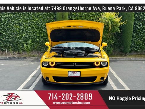 Used 2018 Dodge Challenger SXT image 13