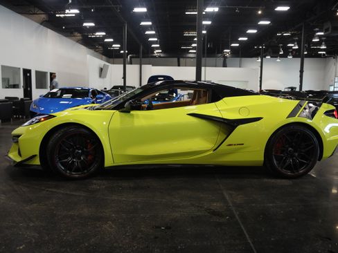Used 2023 Chevrolet Corvette Z06 w/ Z07 Performance Package RWD image 13