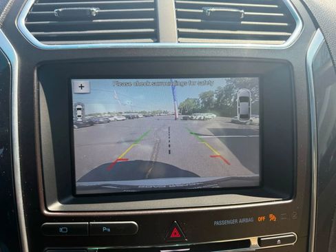 Used 2017 Ford Explorer Limited image 26