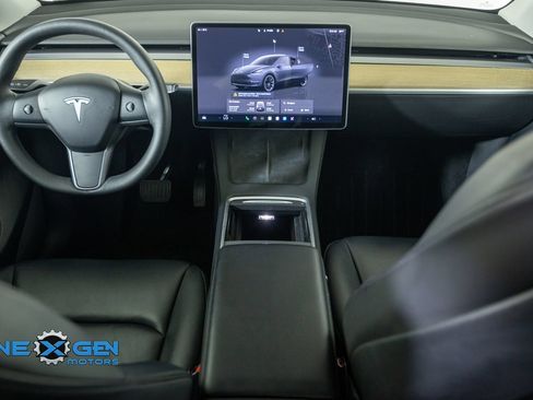 Used 2022 Tesla Model Y Long Range AWD/4WD image 28