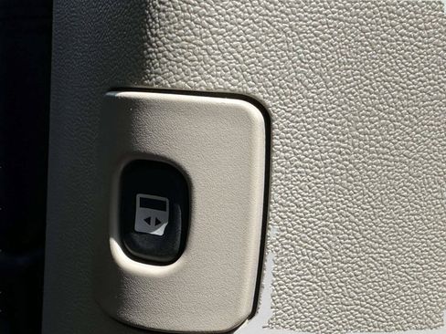 Used 2015 Dodge Grand Caravan SXT FWD image 25